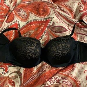 38 DD Strapless bra with removable straps.